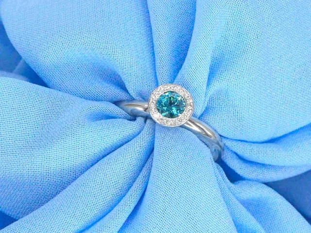 Gouden ring met natuurlijke diamanten en een swiss blue topaas - afbeelding 1 van  10