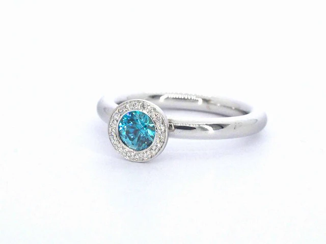 Gouden ring met natuurlijke diamanten en een swiss blue topaas - afbeelding 3 van  10