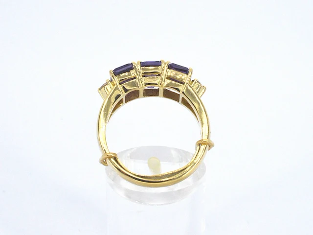 Gouden ring met paarse edelstenen en diamanten - afbeelding 2 van  12