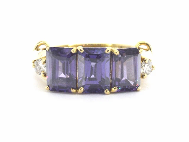 Gouden ring met paarse edelstenen en diamanten - afbeelding 1 van  12