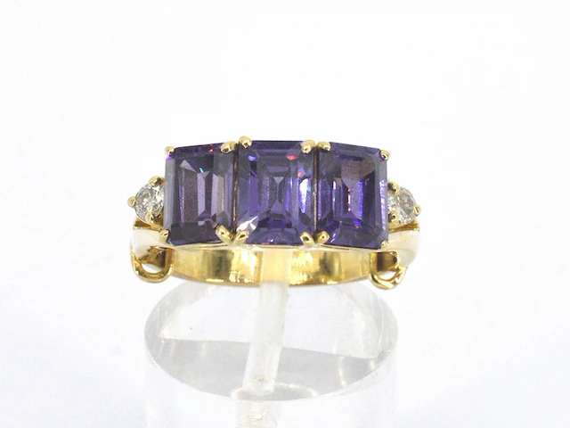 Gouden ring met paarse edelstenen en diamanten - afbeelding 8 van  12