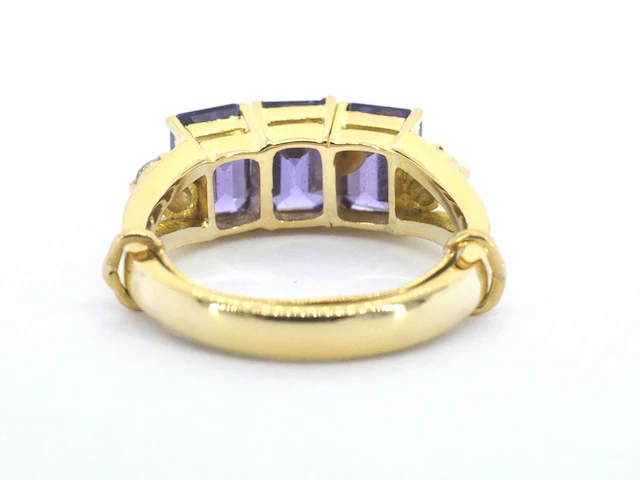 Gouden ring met paarse edelstenen en diamanten - afbeelding 9 van  12