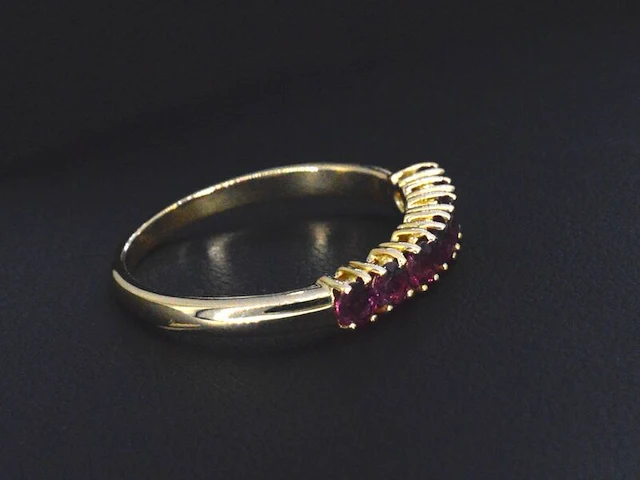 Gouden ring met robijnen - afbeelding 5 van  9