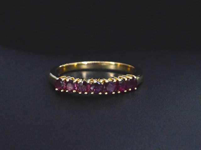 Gouden ring met robijnen - afbeelding 6 van  9