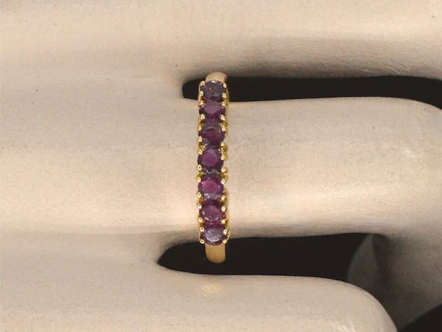 Gouden ring met robijnen - afbeelding 8 van  9