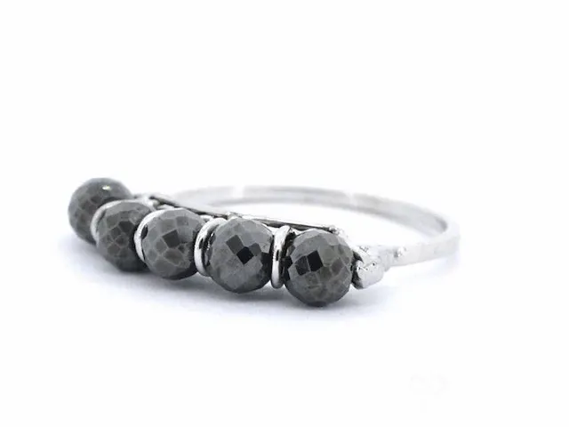 Gouden ring met zwarte edelsteen - afbeelding 2 van  5