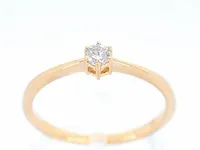 Gouden ring solitaire met een briljant geslepen diamant - afbeelding 1 van  11