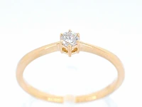Gouden ring solitaire met een briljant geslepen diamant - afbeelding 1 van  11