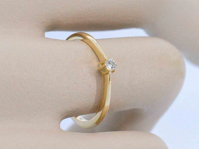 Gouden ring solitaire met een briljant geslepen diamant - afbeelding 3 van  10