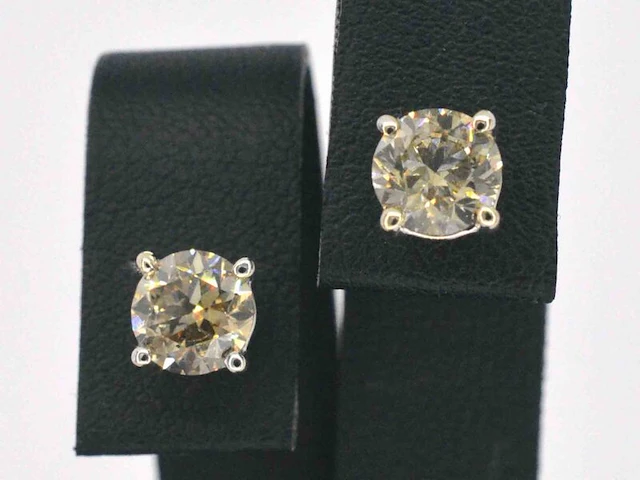 Gouden solitair oorbellen met 2.00 carat champagne diamant - afbeelding 1 van  12