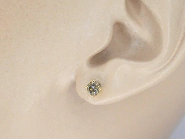 Gouden solitair oorbellen met champagne diamanten - afbeelding 2 van  9