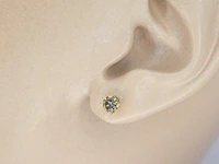Gouden solitair oorbellen met champagne diamanten - afbeelding 2 van  9