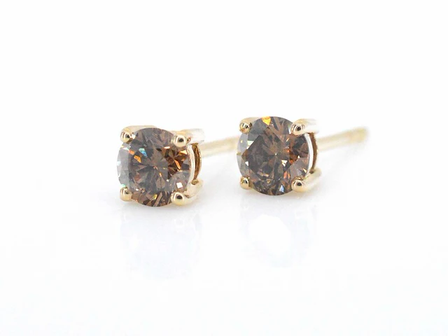Gouden solitair oorbellen met cognac diamanten - afbeelding 3 van  9