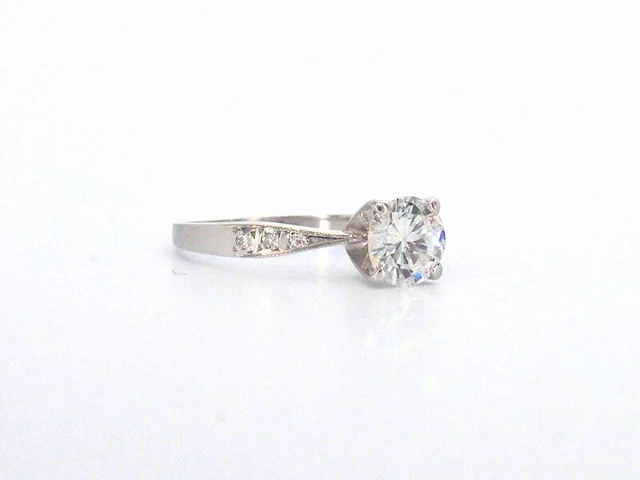 Gouden solitair ring met een 1.00 carat natuurlijke diamant en briljant geslepen diamanten - afbeelding 9 van  9