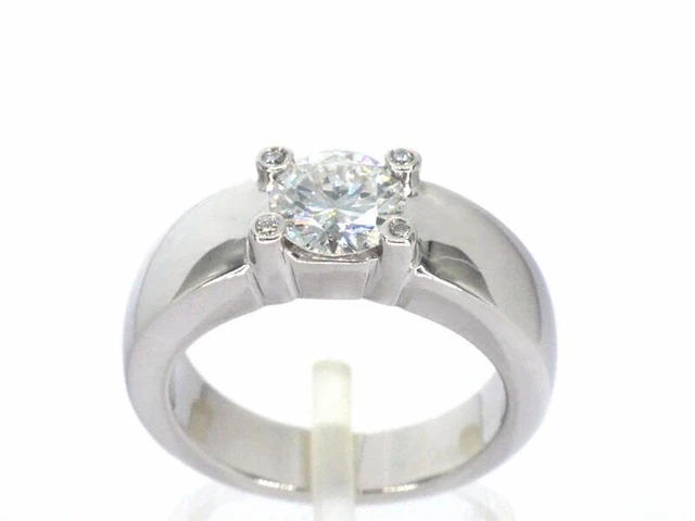 Gouden solitair ring met een grote diamant van 1.20 carat en kleine diamanten - afbeelding 1 van  8