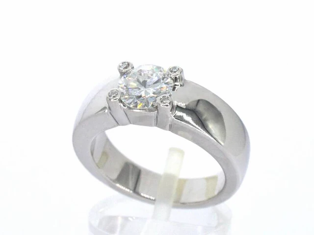 Gouden solitair ring met een grote diamant van 1.20 carat en kleine diamanten - afbeelding 3 van  8