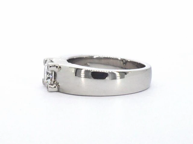 Gouden solitair ring met een grote diamant van 1.20 carat en kleine diamanten - afbeelding 4 van  8