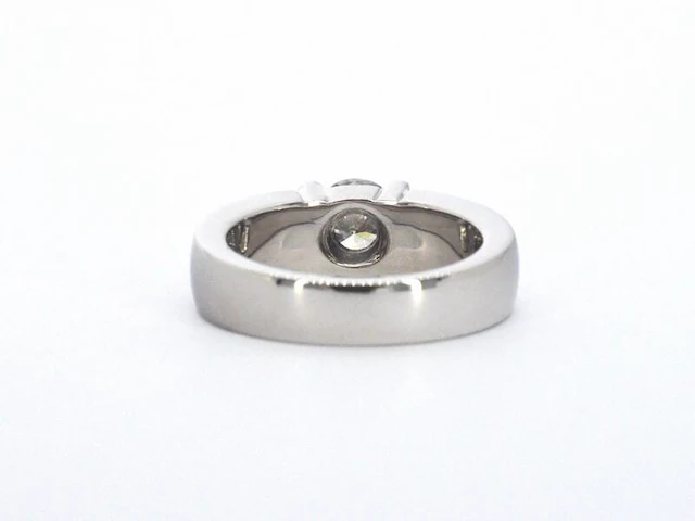 Gouden solitair ring met een grote diamant van 1.20 carat en kleine diamanten - afbeelding 7 van  8