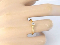 Gouden solitair ring met een natuurlijke diamant - afbeelding 2 van  8