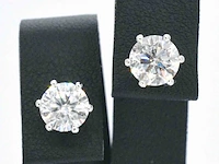 Gouden solitaire oorbellen met 2.25 carat diamant - afbeelding 1 van  10