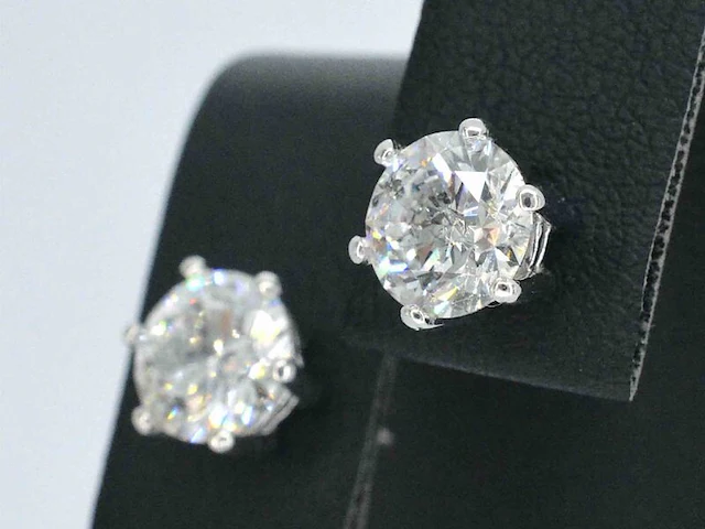 Gouden solitaire oorbellen met 2.25 carat diamant - afbeelding 3 van  10