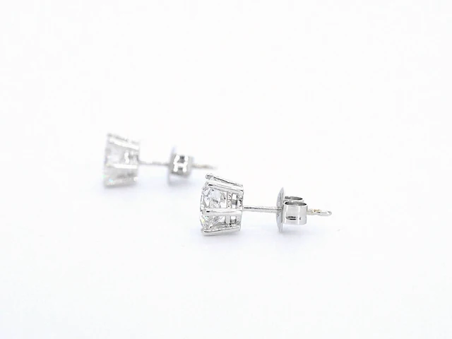 Gouden solitaire oorbellen met 2.25 carat diamant - afbeelding 5 van  10