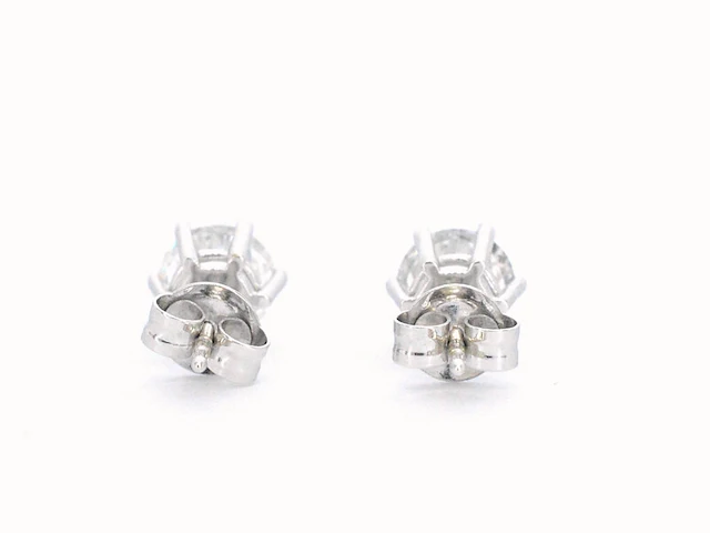 Gouden solitaire oorbellen met 2.25 carat diamant - afbeelding 6 van  10