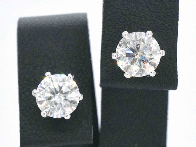 Gouden solitaire oorbellen met 2.25 carat diamant - afbeelding 1 van  9