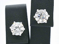 Gouden solitaire oorbellen met 2.25 carat diamant - afbeelding 1 van  9