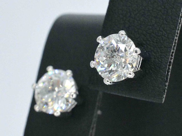 Gouden solitaire oorbellen met 2.25 carat diamant - afbeelding 4 van  9