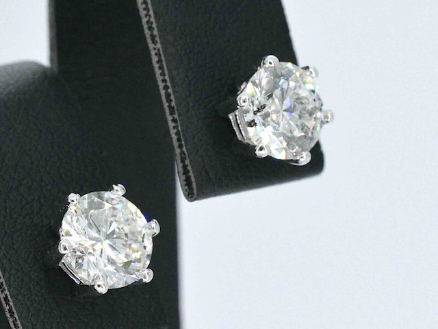 Gouden solitaire oorbellen met 2.25 carat diamant - afbeelding 5 van  9