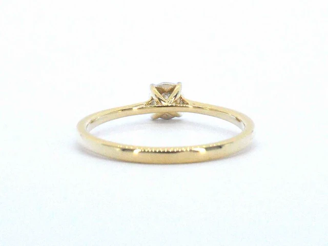 Gouden solitaire ring met een briljant geslepen diamant - afbeelding 6 van  9