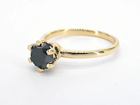 Gouden solitaire ring met één briljant geslepen zwarte diamant - afbeelding 10 van  11