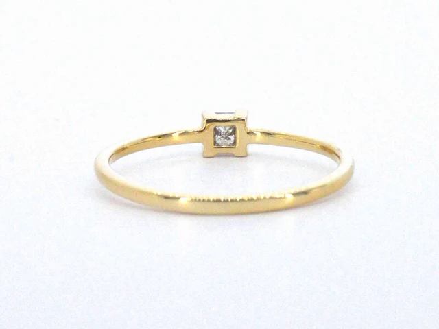 Gouden solitaire ring met een natuurlijke prinses geslepen diamant - afbeelding 7 van  10