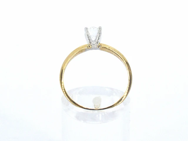 Gouden solitaire ring met een ovaal geslepen diamant in witgouden zetting - afbeelding 5 van  12