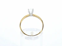 Gouden solitaire ring met een ovaal geslepen diamant in witgouden zetting - afbeelding 5 van  12