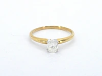 Gouden solitaire ring met een ovaal geslepen diamant in witgouden zetting - afbeelding 6 van  12