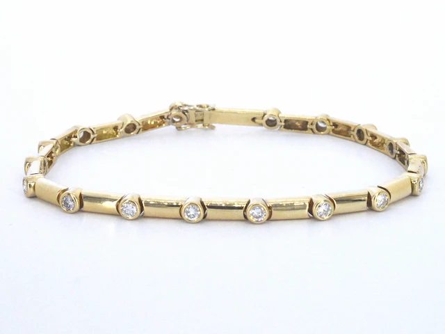 Gouden tennisarmband met diamanten schakels - afbeelding 1 van  10