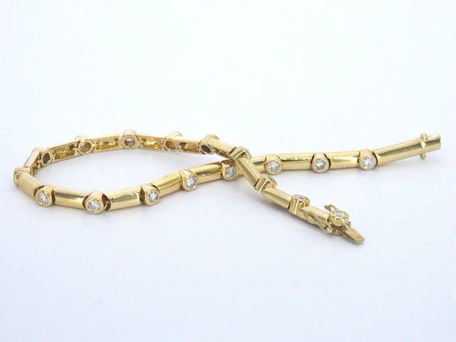 Gouden tennisarmband met diamanten schakels - afbeelding 7 van  10