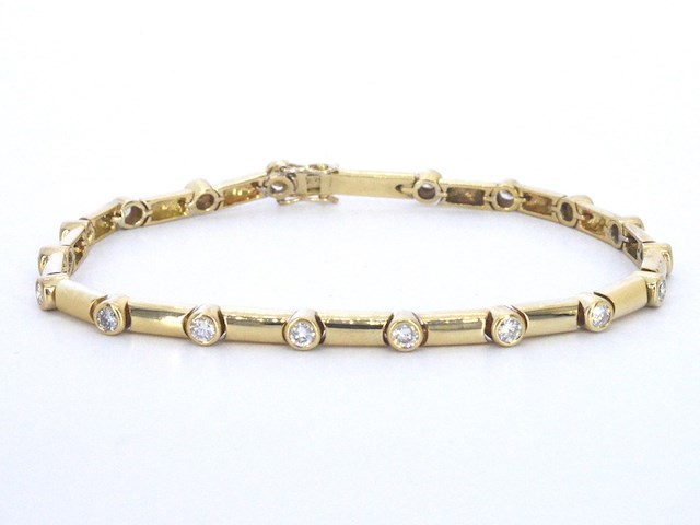 Gouden tennisarmband met diamanten schakels - afbeelding 1 van  9