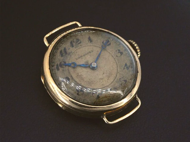 Gouden (uurwerk) horloge van longines - afbeelding 2 van  4