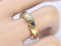 Gouden vintage ring met een grote prinses geslepen diamant en saffieren - afbeelding 4 van  11
