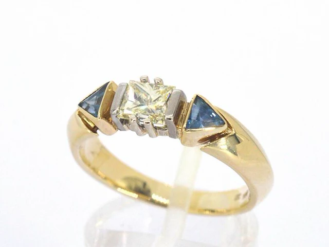 Gouden vintage ring met een grote prinses geslepen diamant en saffieren - afbeelding 5 van  11