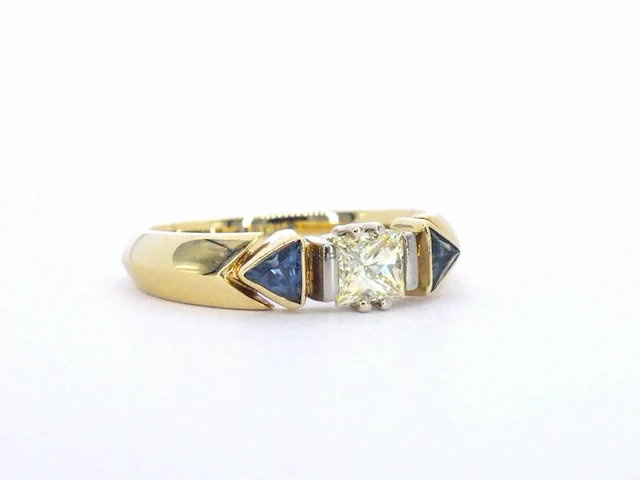 Gouden vintage ring met een grote prinses geslepen diamant en saffieren - afbeelding 7 van  11