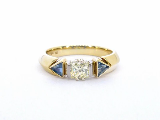 Gouden vintage ring met een grote prinses geslepen diamant en saffieren - afbeelding 10 van  11