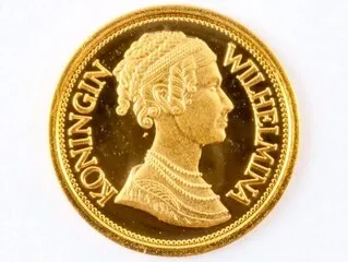 Gouden (zeldzame) munten, dozen muntalbums, zilveren miniaturen, gouden baren , getaxeerde postzegelcollecties en diverse verzamelobjecten