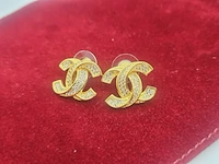Goudkleurige oorbellen chanel model - afbeelding 1 van  4