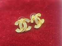Goudkleurige oorbellen chanel model - afbeelding 2 van  4