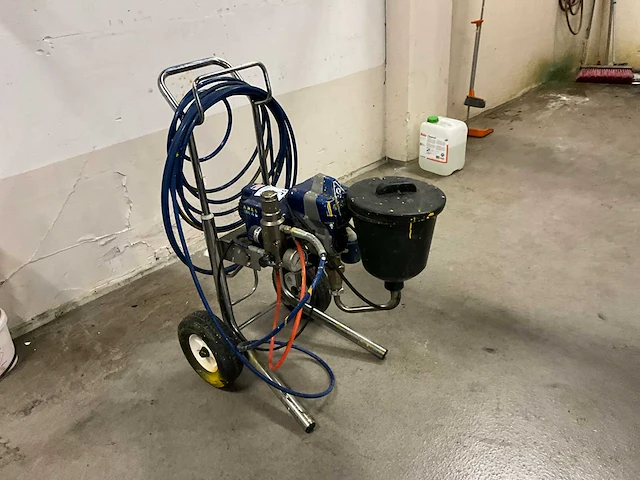 Graco 390 pc airless verfspuit op wagen - afbeelding 2 van  9