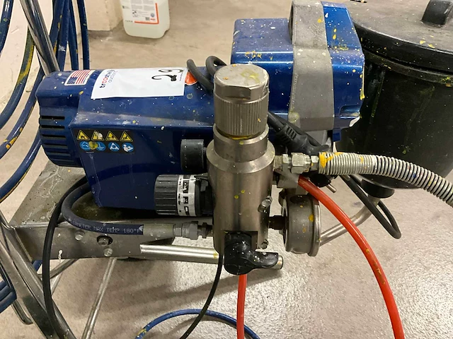 Graco 390 pc airless verfspuit op wagen - afbeelding 3 van  9